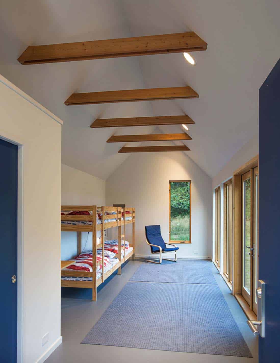 minimalist-bunkhouse-bedroom