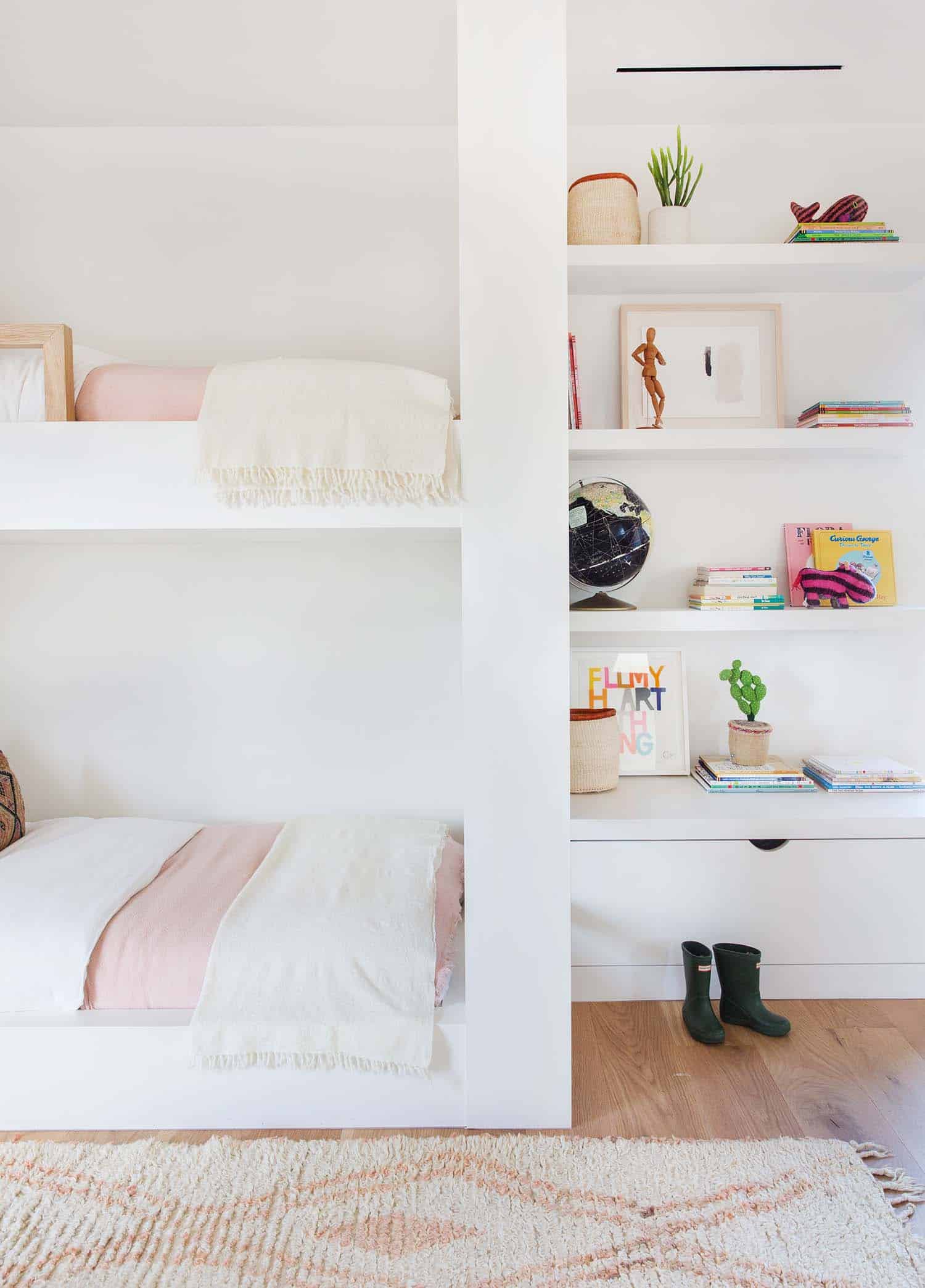 scandinavian-modern-kids-bunk-bedroom