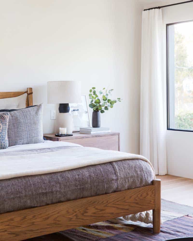 scandinavian-modern-master-bedroom