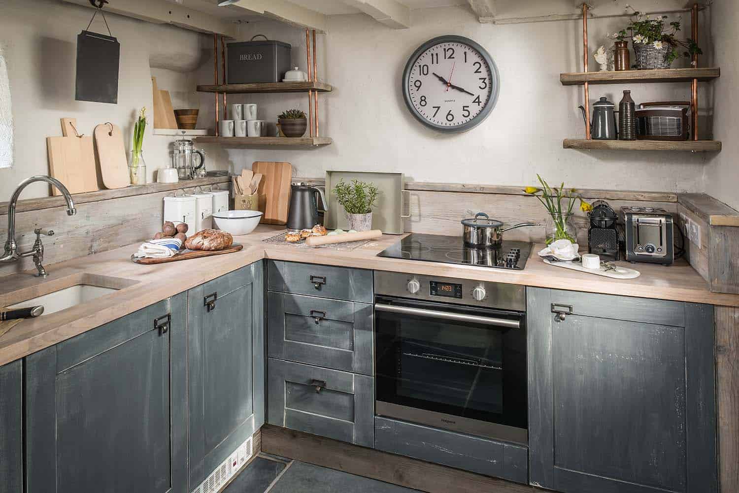 cozy-cottage-kitchen