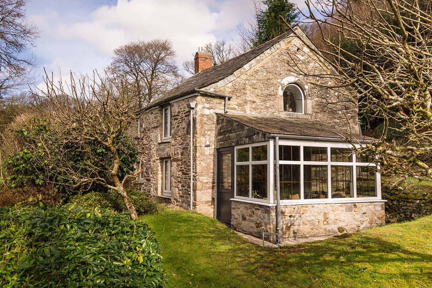 stone-cottage-exterior