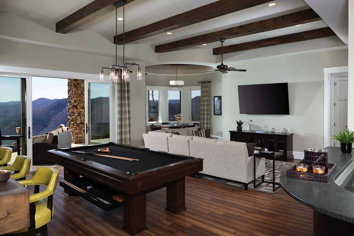 traditional-family-room