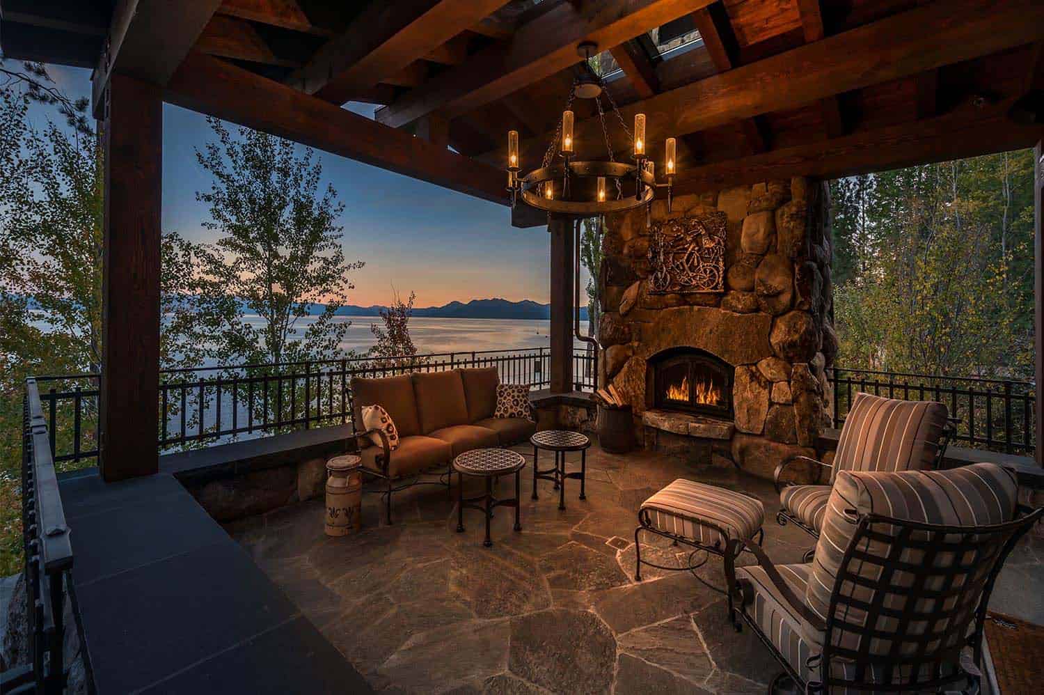 lodge-style-home-patio