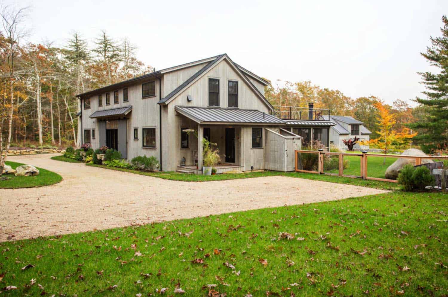 contemporary-barn-home-farmhouse-exterior