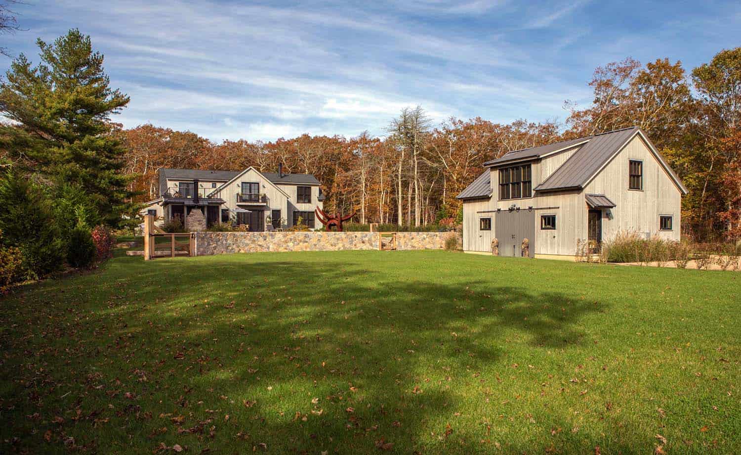 contemporary-barn-home-farmhouse-exterior