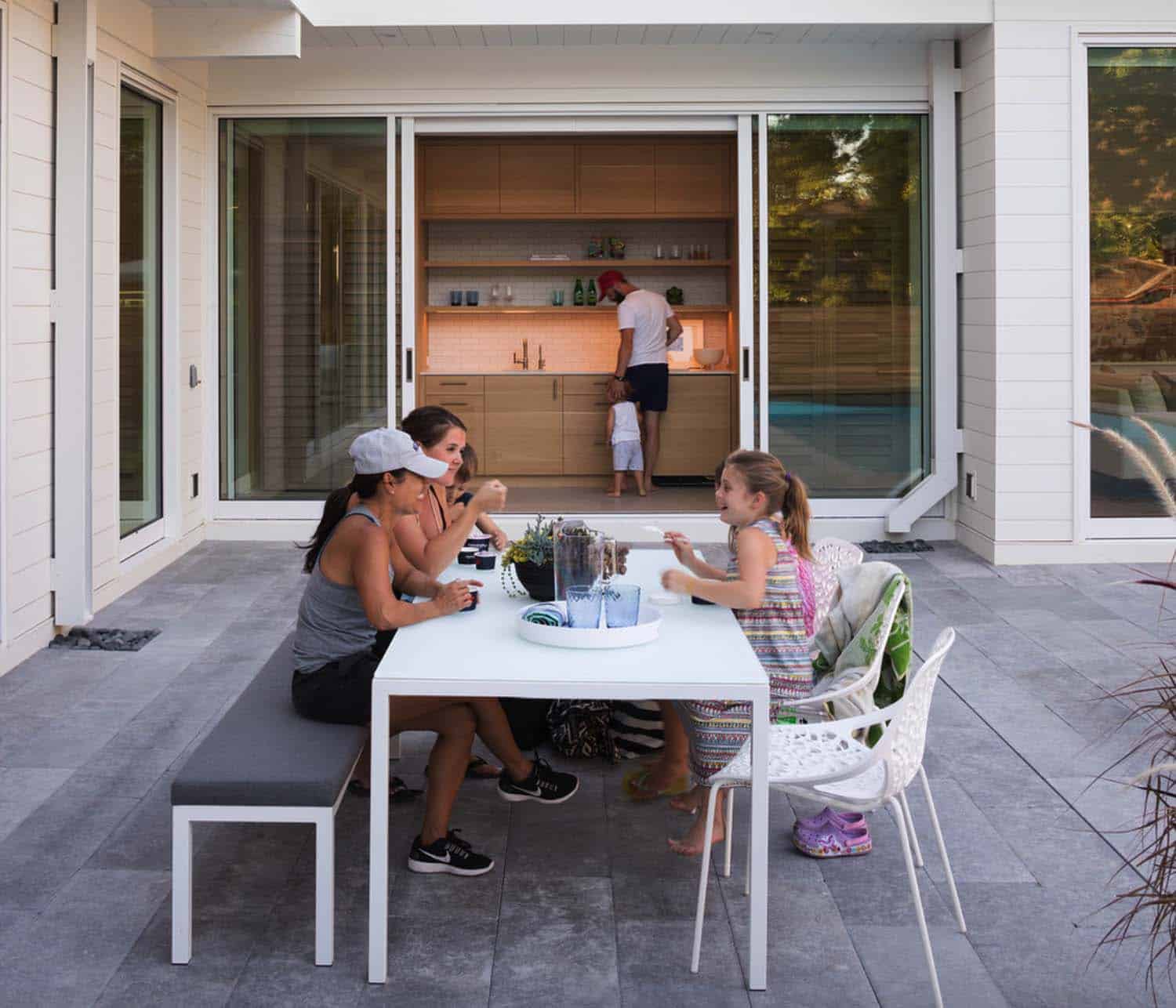 coastal-modern-patio