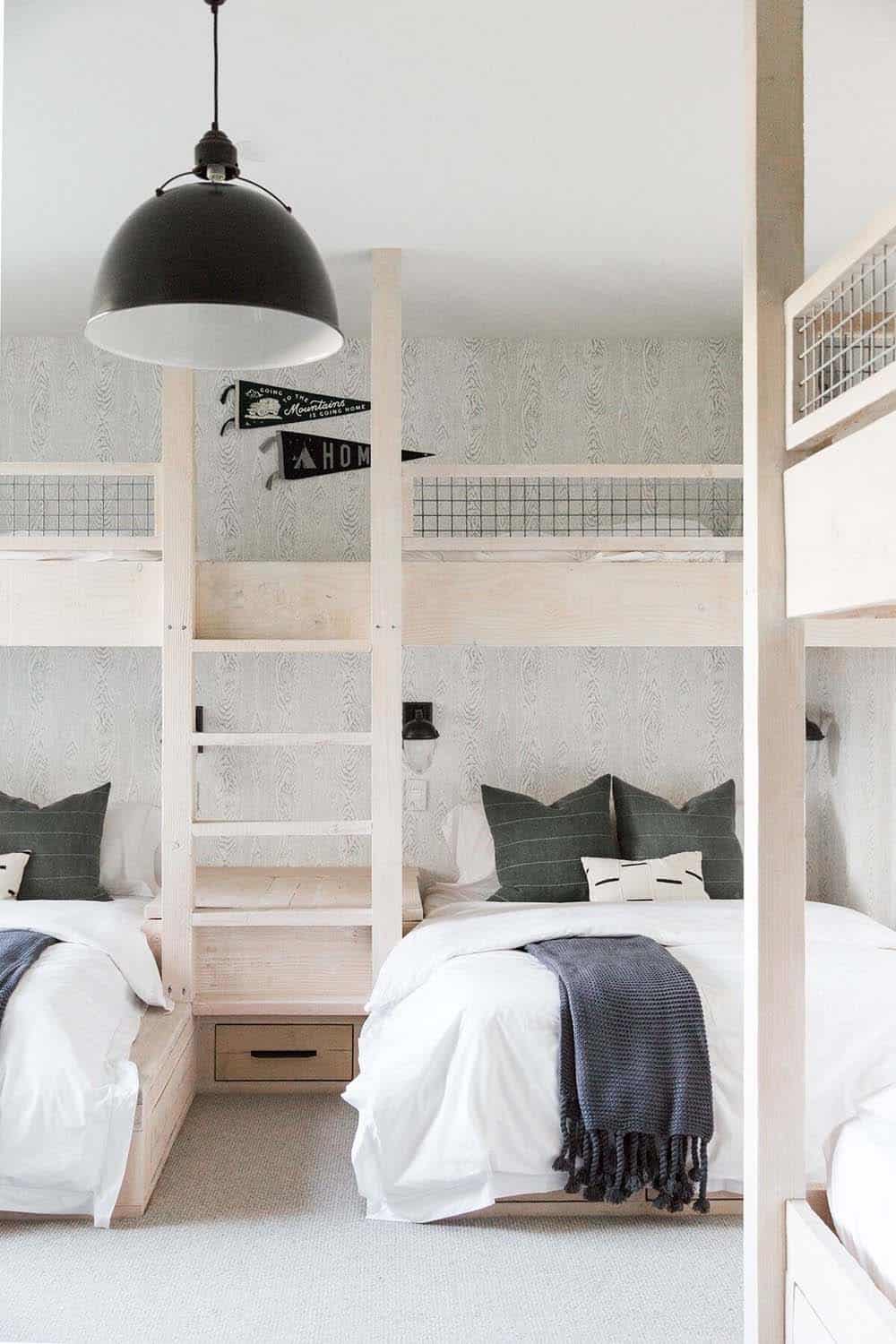 farmhouse-style-bunk-bedroom