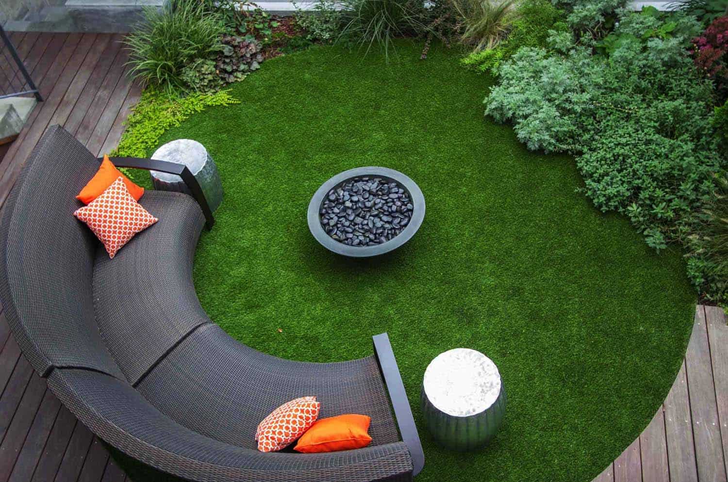 28 Inspiring Fire Pit Ideas To Create A, Can You Put A Metal Fire Pit On Grass