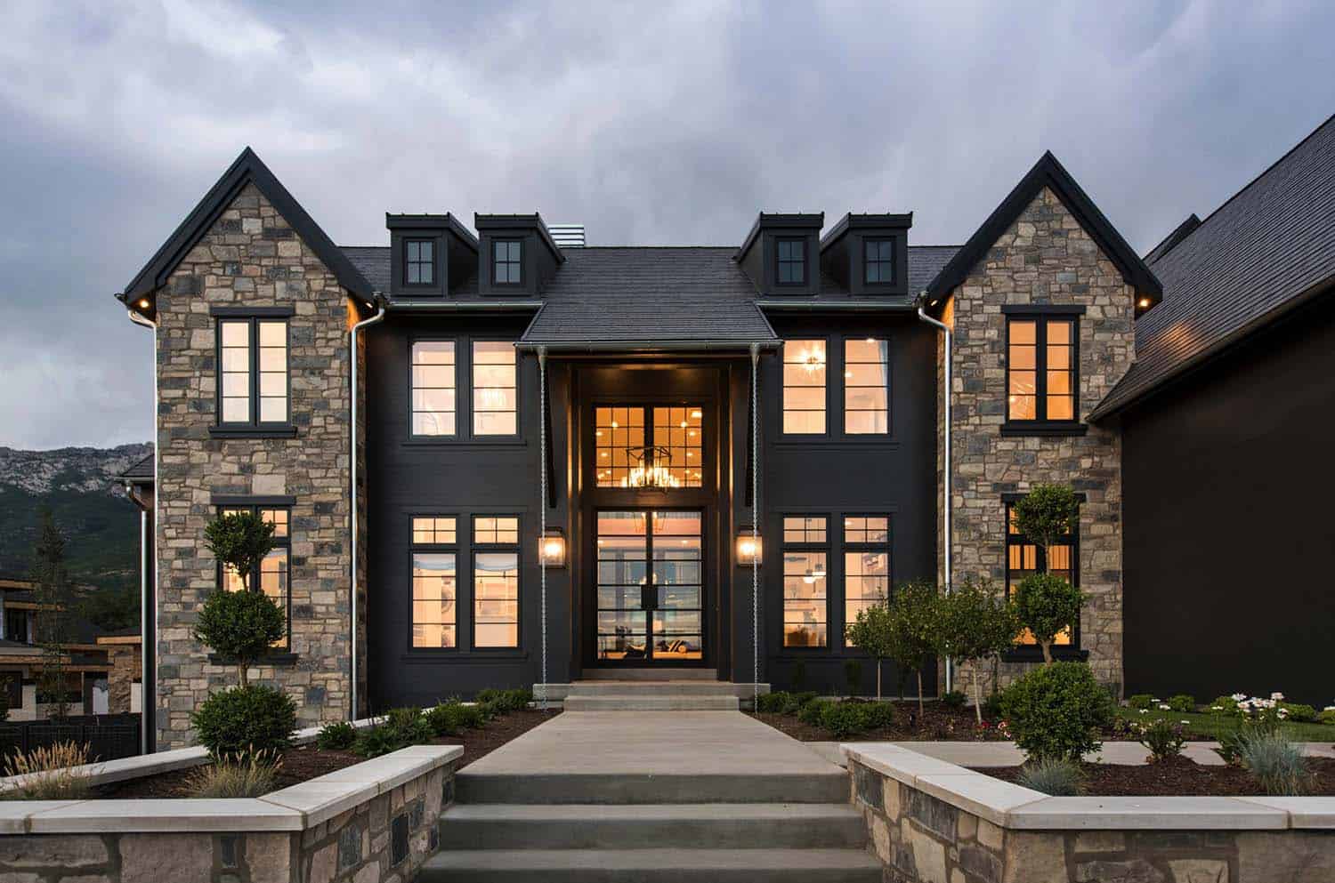 luxury-farmhouse-modern-design-exterior