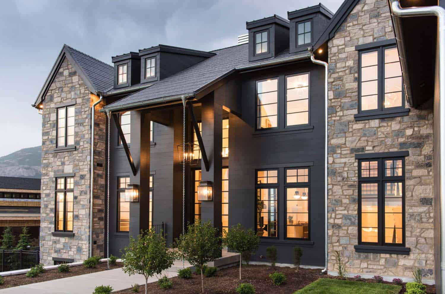 luxury-farmhouse-modern-design-exterior