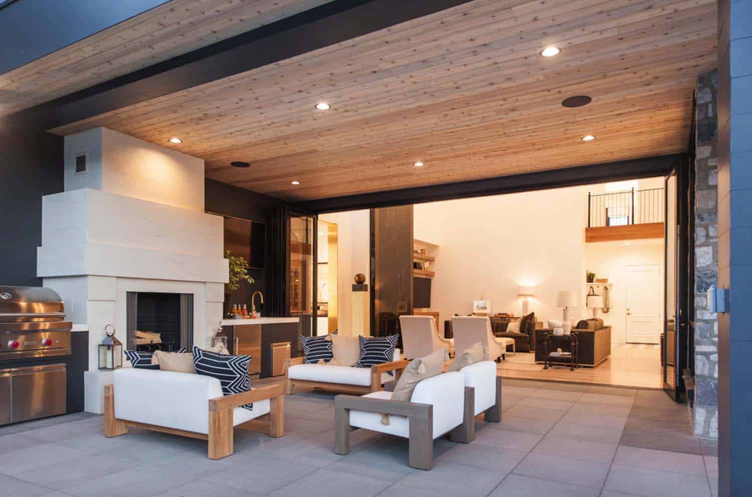 luxury-farmhouse-modern-design-patio