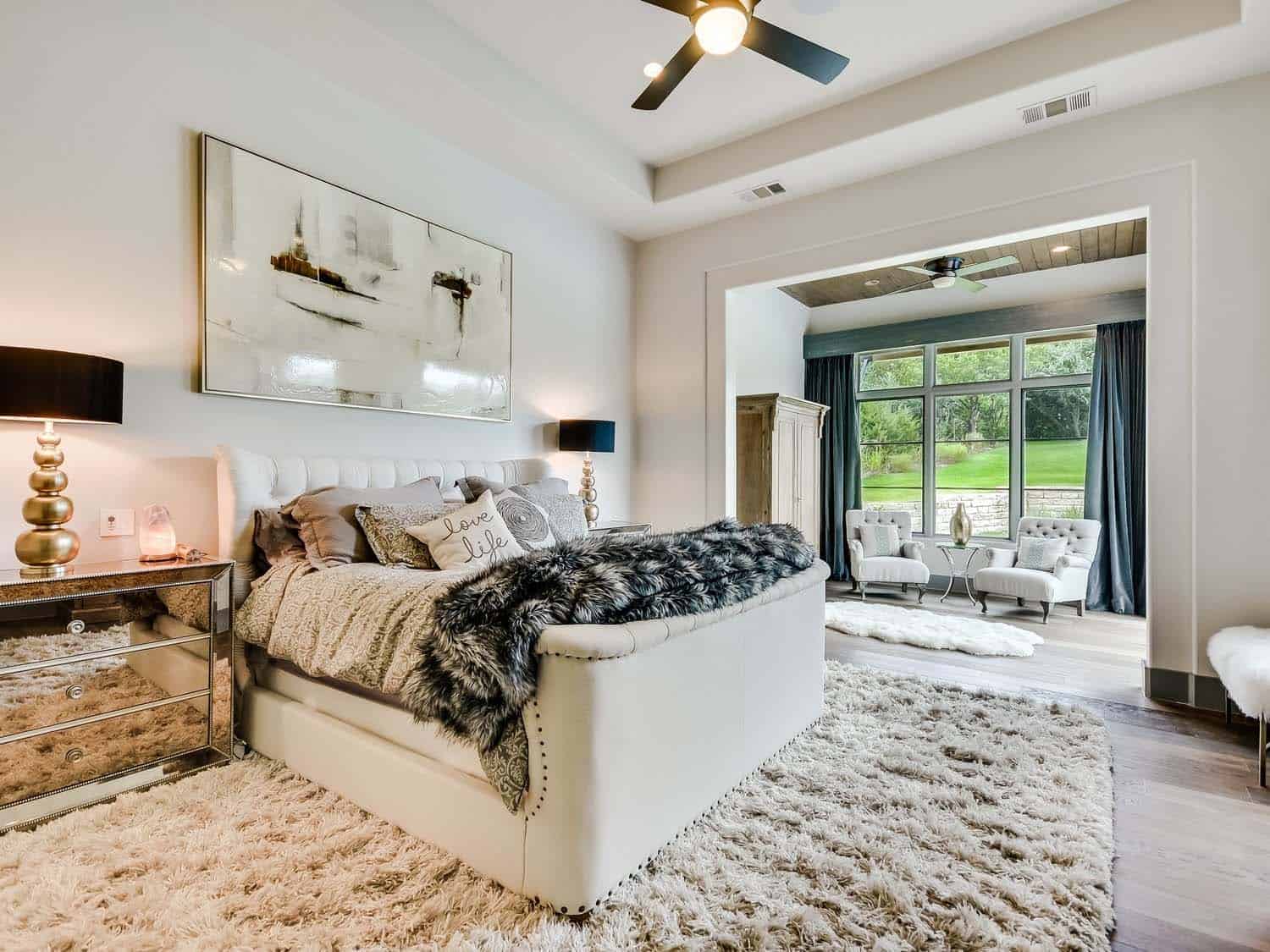 mixed-transitional-mediterranean-style-dwelling-bedroom