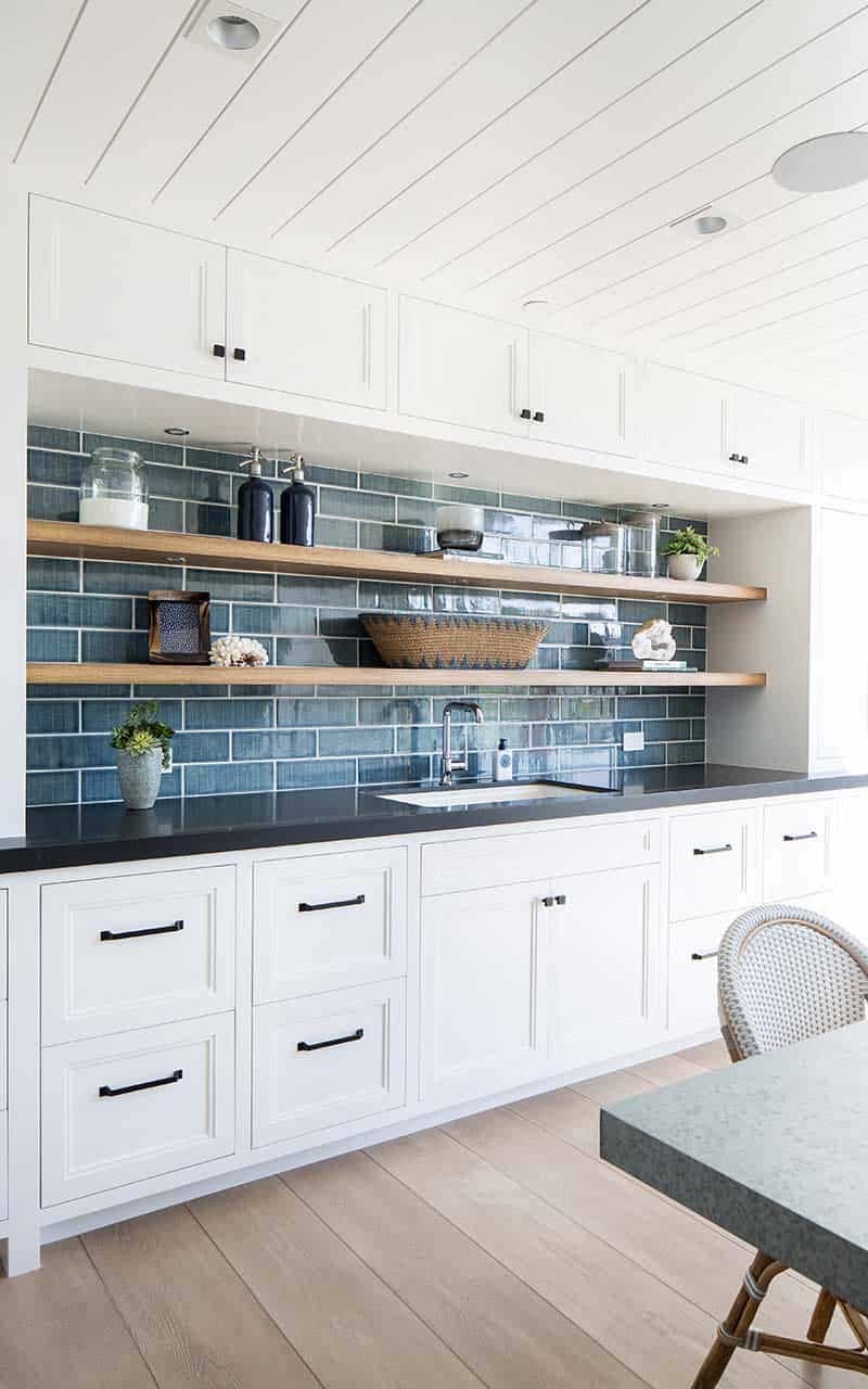 modern-beach-house-beach-style-kitchen