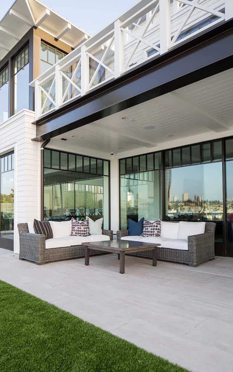 modern-beach-house-beach-style-exterior-patio