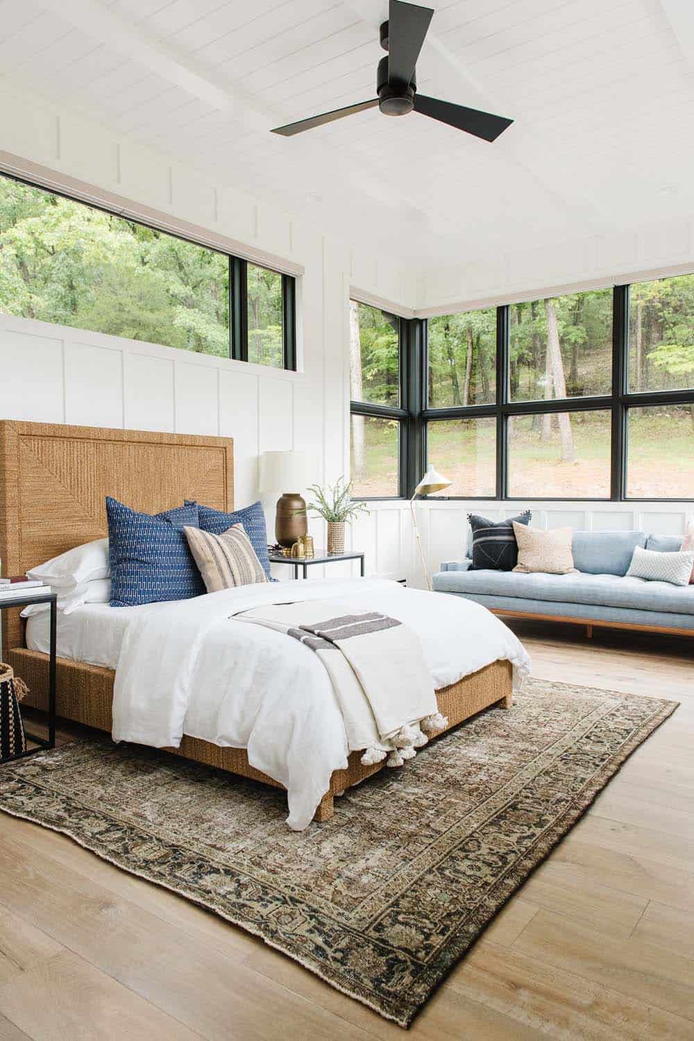 modern-lake-house-farmhouse-bedroom