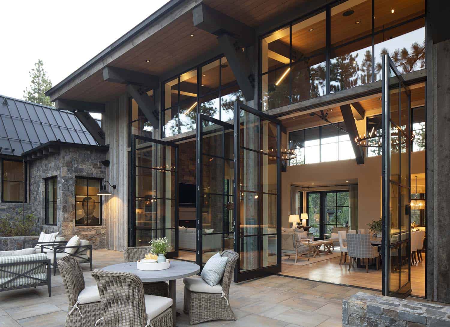 mountain-modern-home-exterior-patio