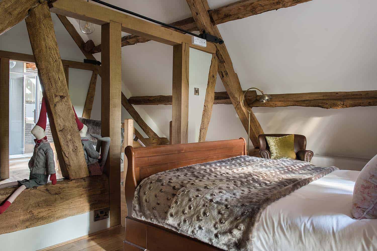 cozy-retreat-herefordshire-bedroom