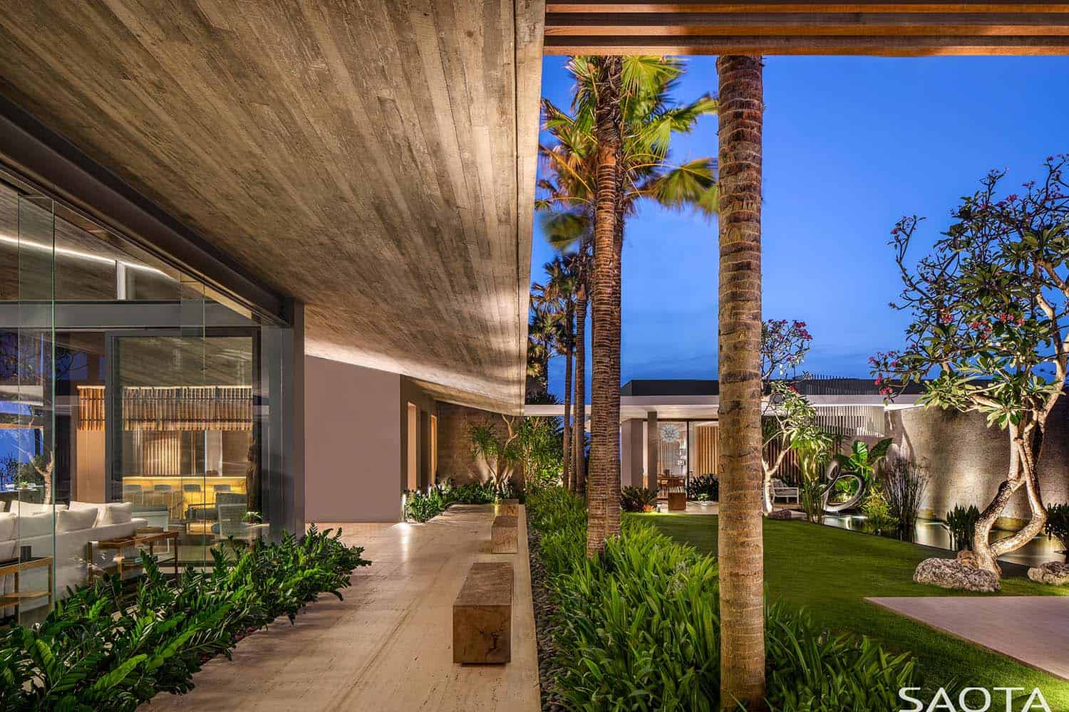 contemporary-resort-inspired-home-exterior