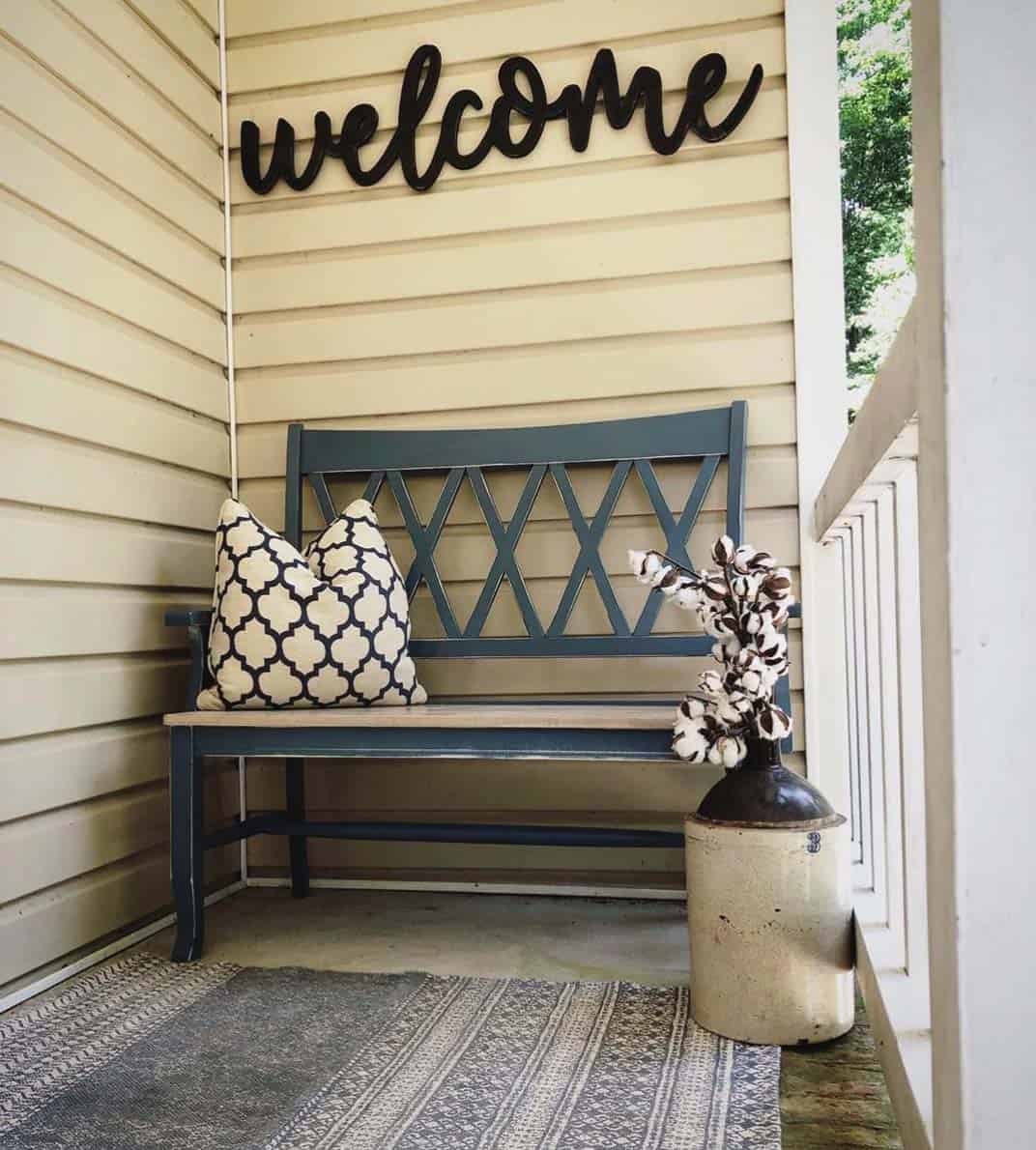 farmhouse-style-porch-decorating