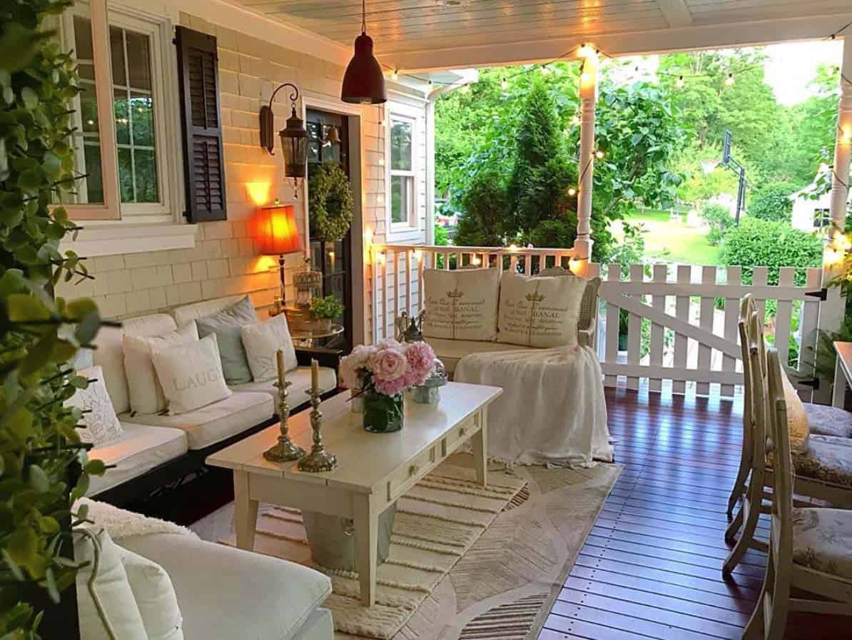 farmhouse-style-porch-decorating