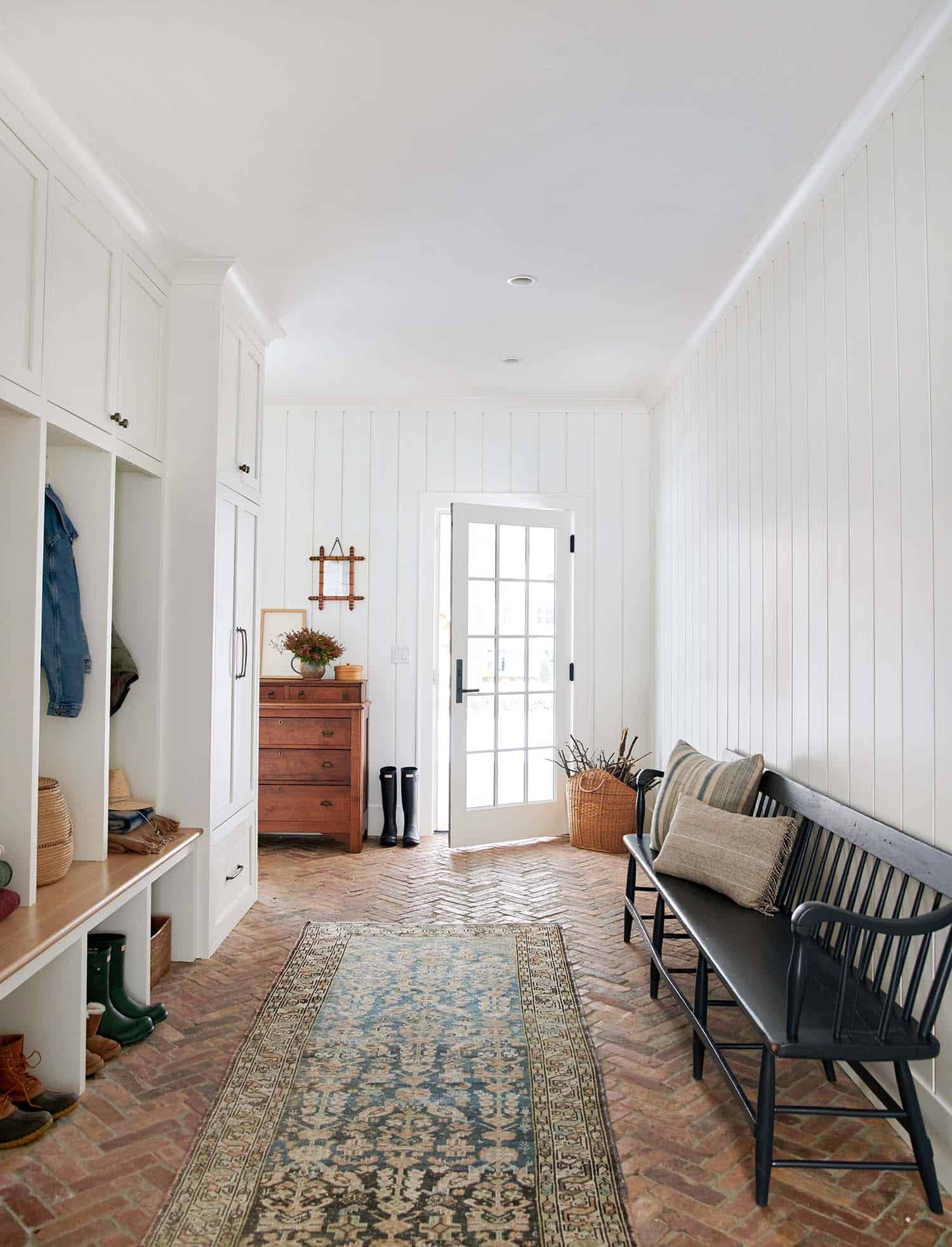 traditional-modern-mudroom-dream-house