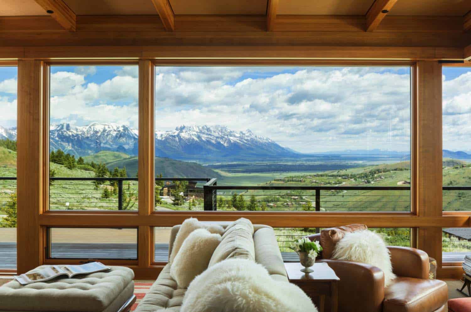 southwestern-living-room-with-mountain-view