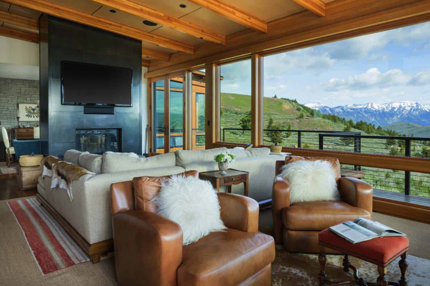 southwestern-living-room-with-mountain-view
