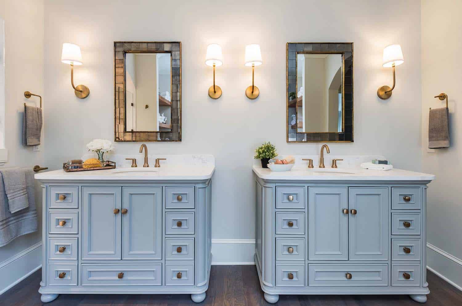 traditional-style-bathroom-vanity