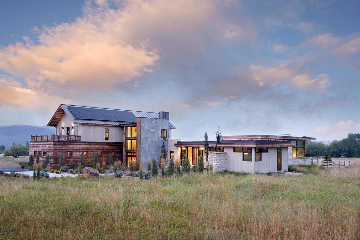 modern-farmhouse-home-exterior