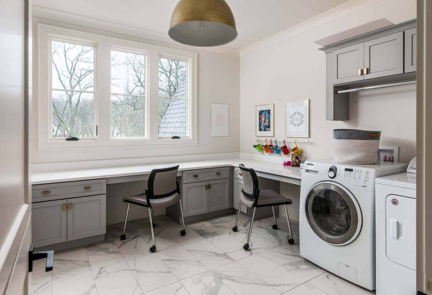 contemporary-home-laundry-room