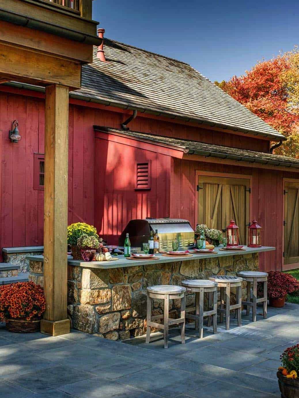 farmhouse-style-outdoor-kitchen