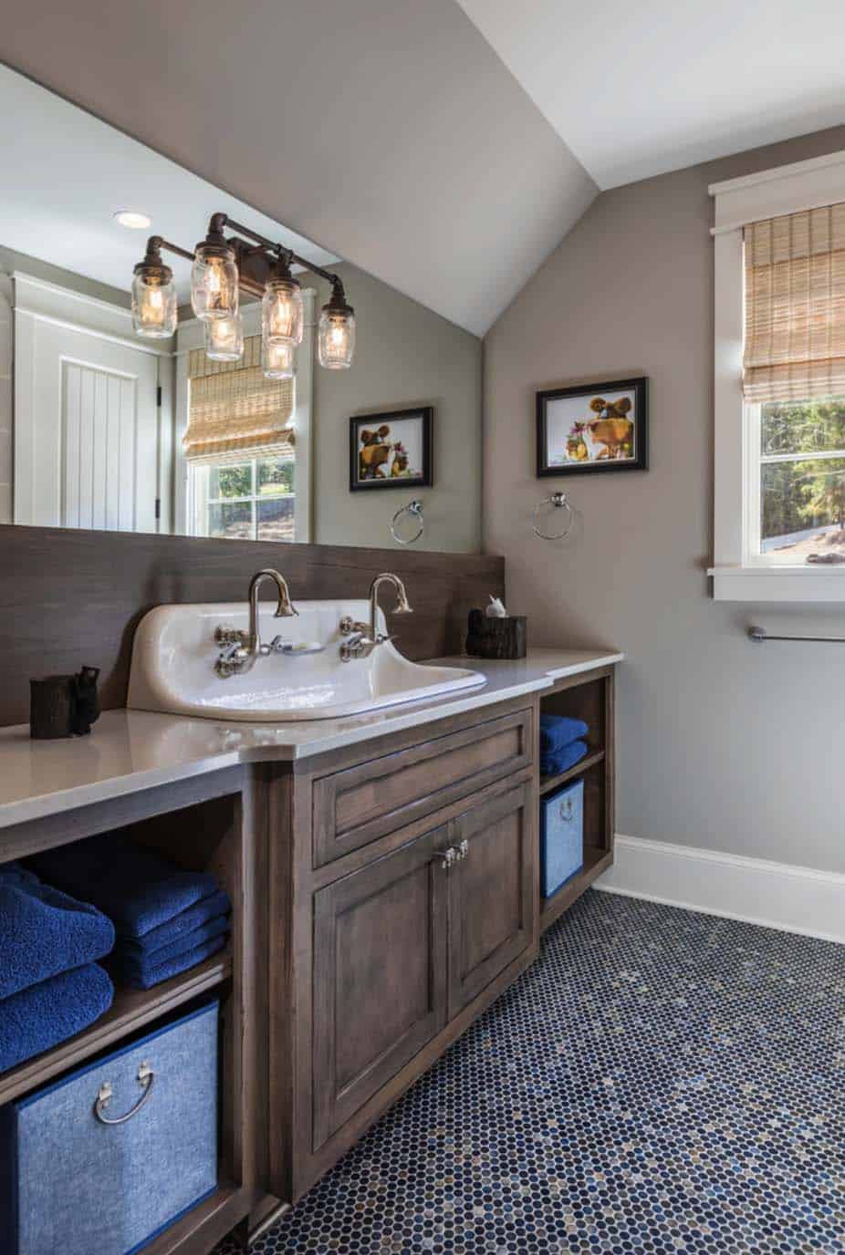 custom-home-rustic-bathroom