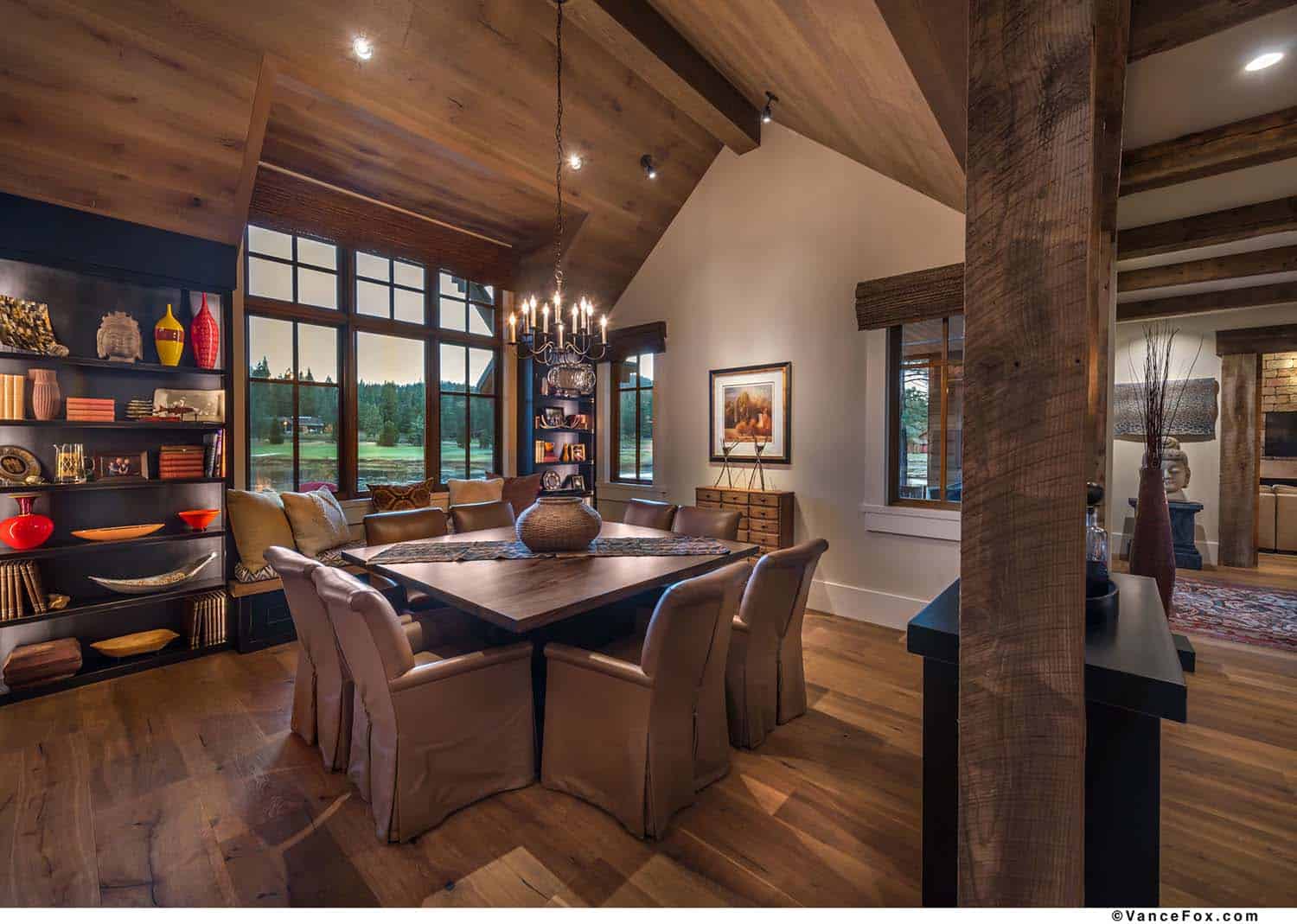 lake-house-rustic-dining-room