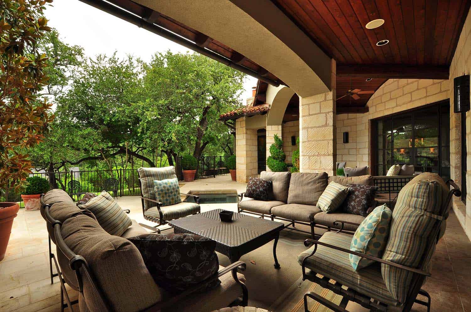 mediterranean-style-covered-patio