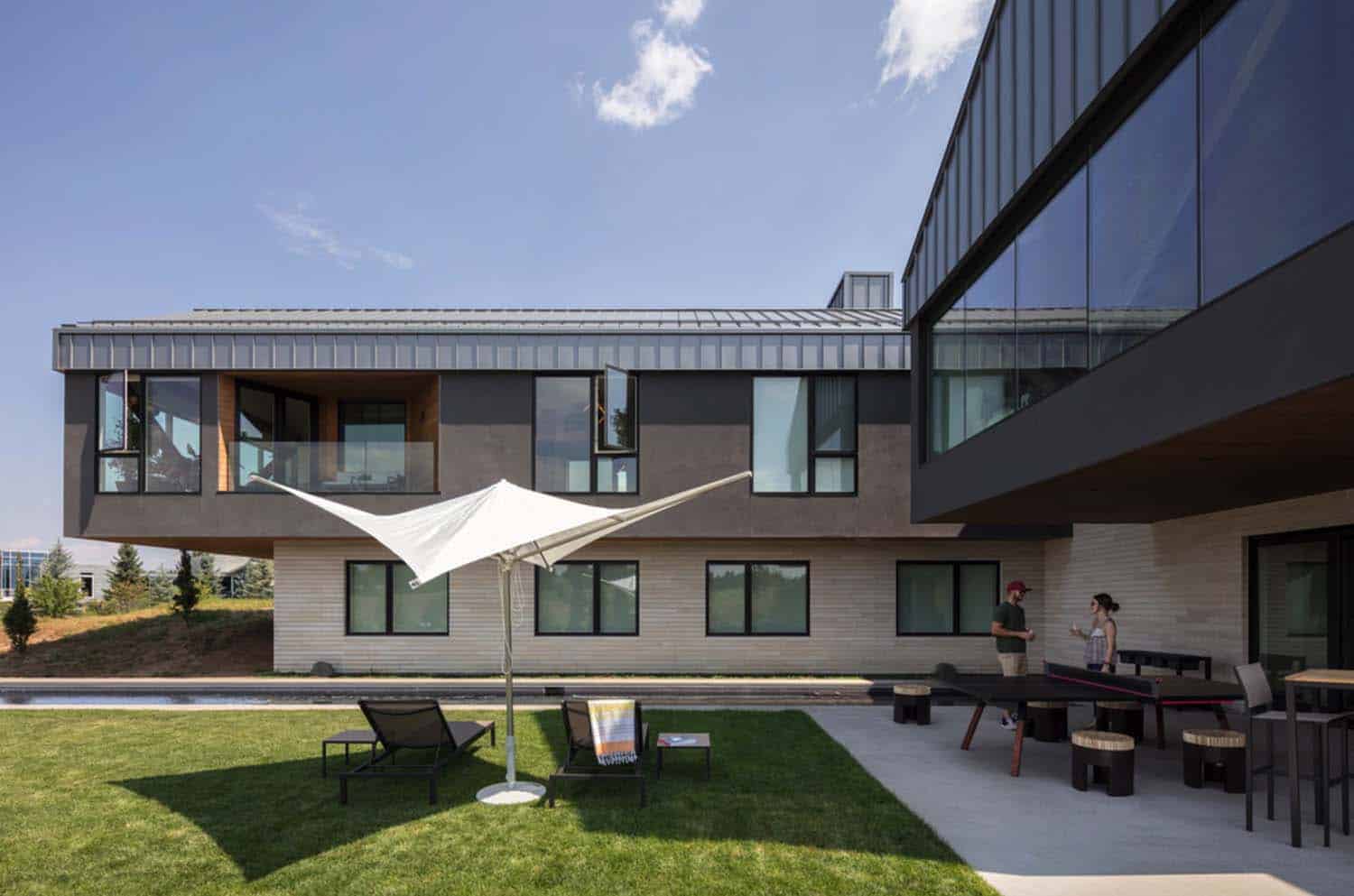 contemporary-home-deck