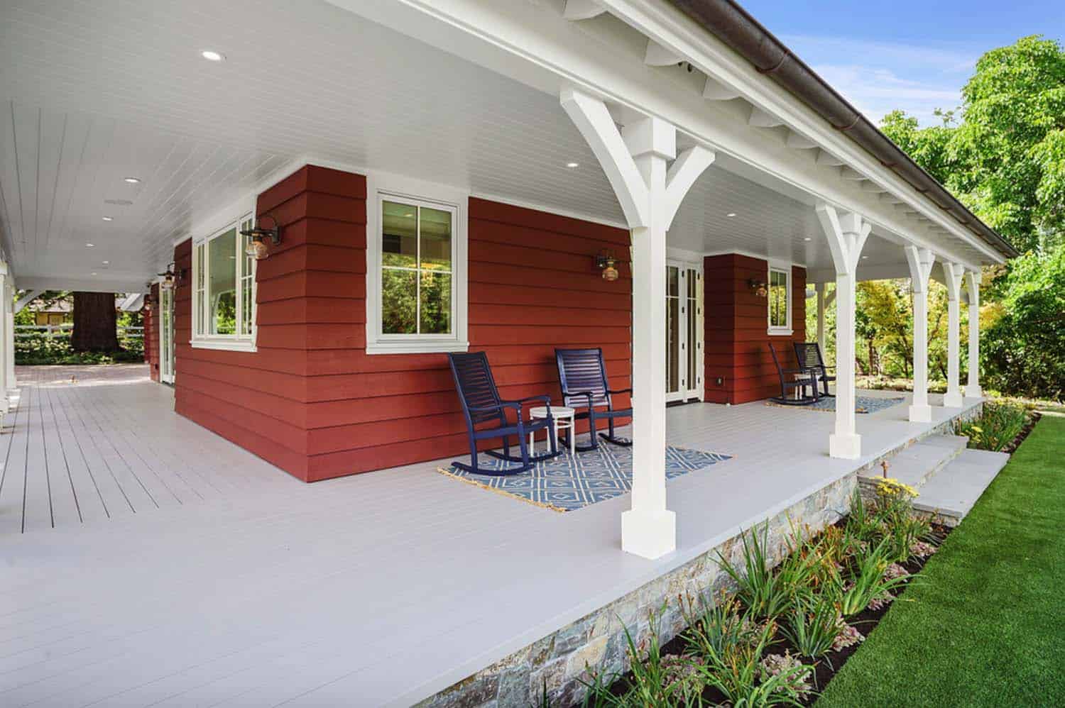 farmhouse-barn-red-exterior-porch