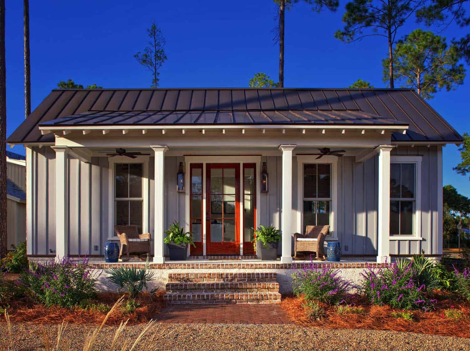 bungalow-modern-farmhouse-exterior