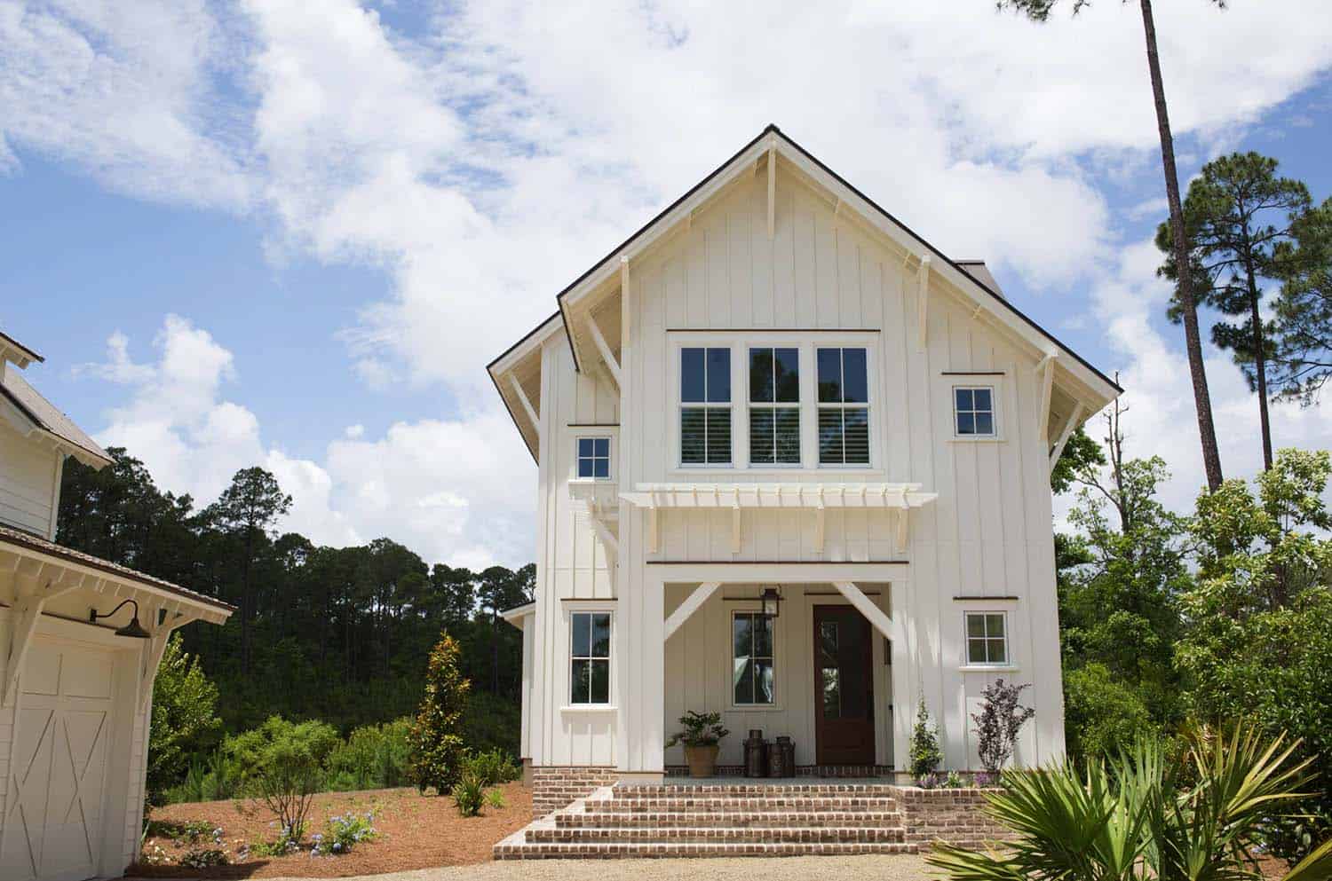 modern-farmhouse-cottage-exterior