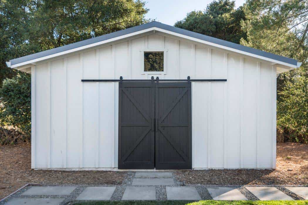 modern-farmhouse-garage