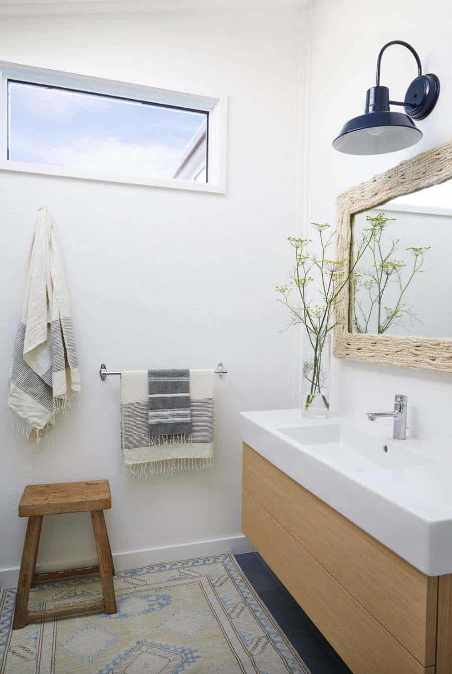 stinson-beach-house-beach-style-bathroom