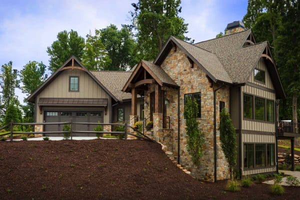 featured posts image for Craftsman home captures stunning views of the South Carolina mountains