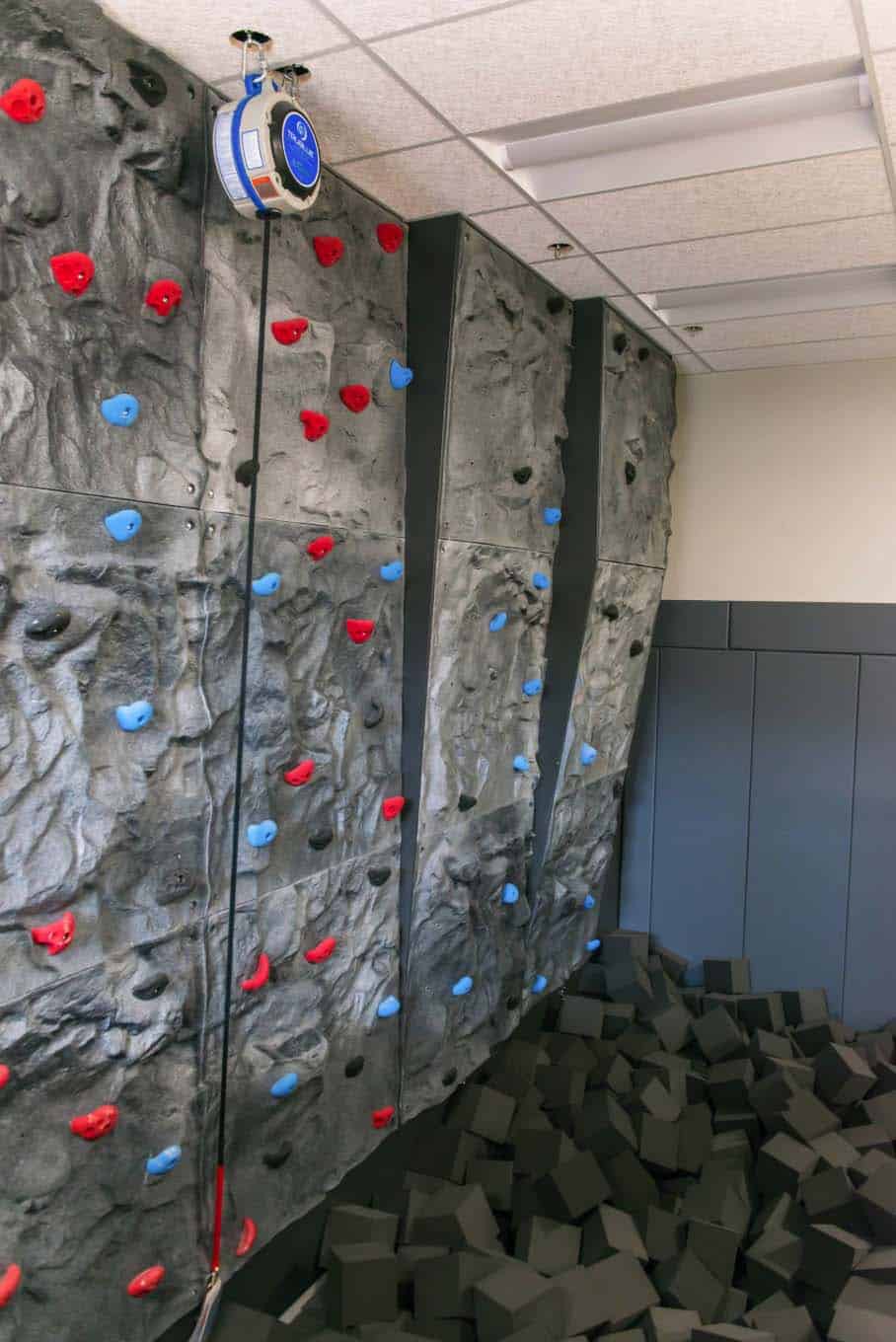 traditional-home-gym-climbing-wall