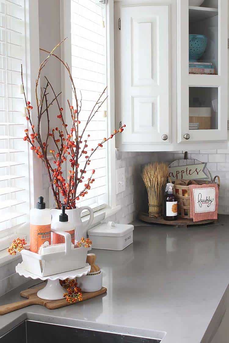 18 Warm And Inviting Fall Kitchen Decorating Ideas To DIY
