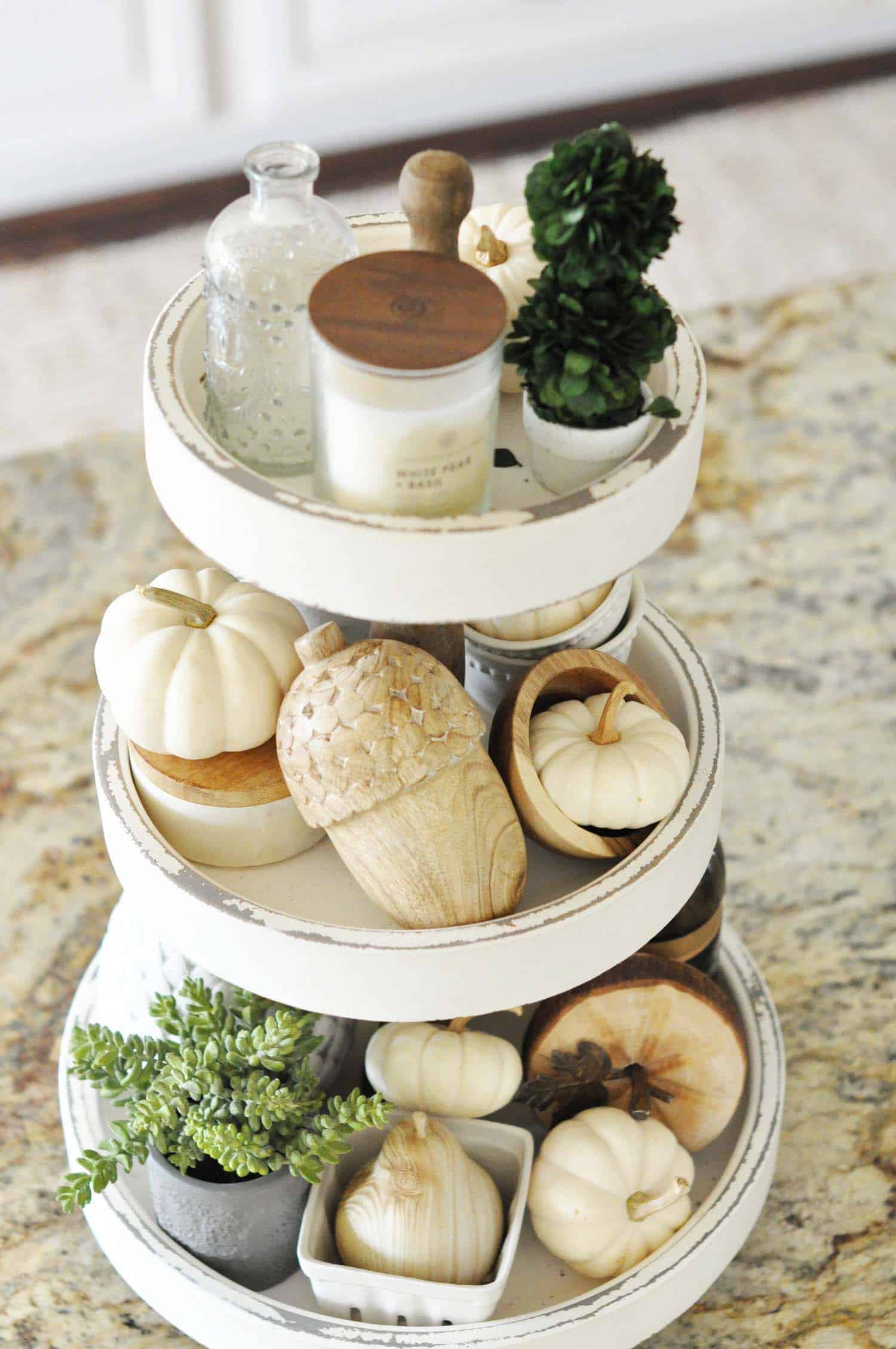fall-kitchen-decorating-ideas-tiered-tray