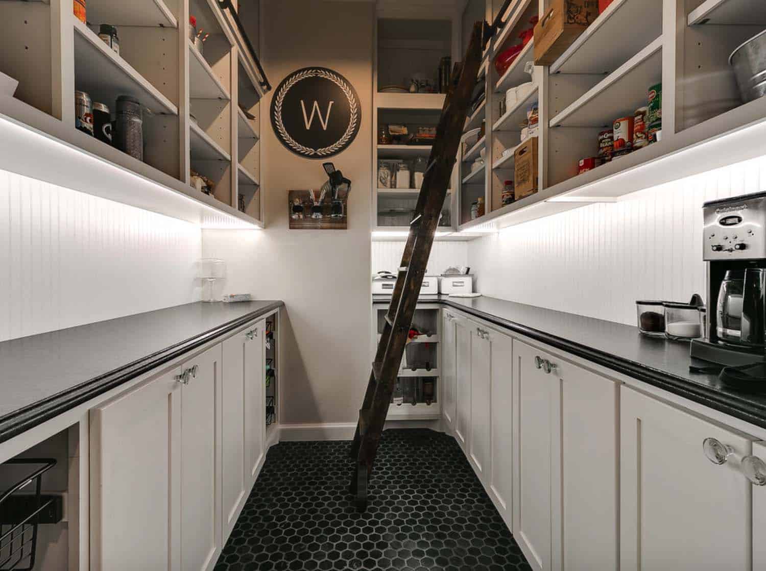 modern-farmhouse-kitchen-pantry