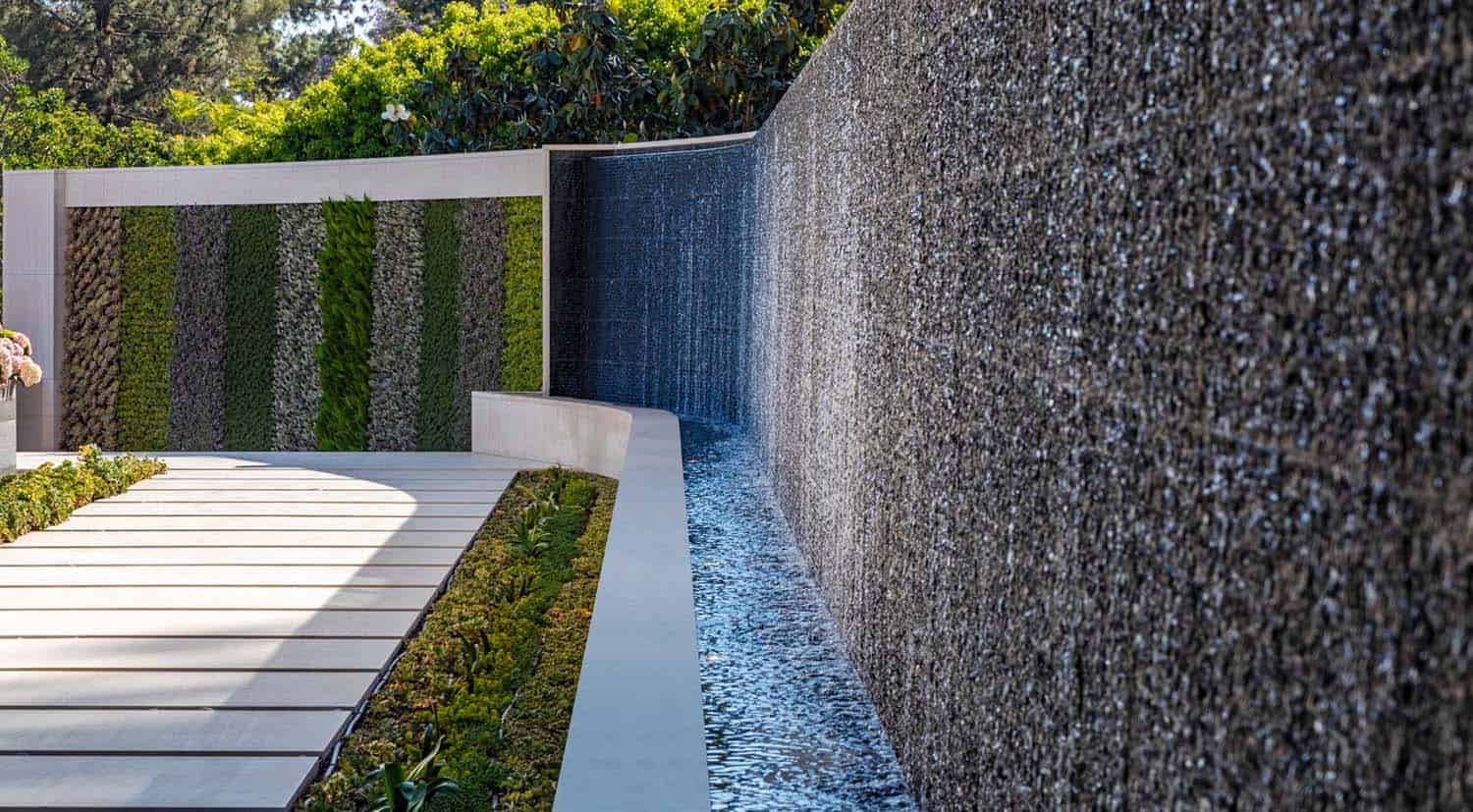 modern-home-outdoor-landscape-water-feature