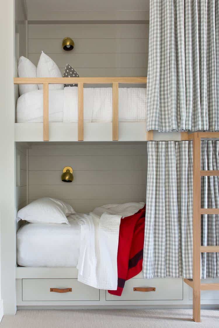 modern-mountain-home-bunk-bedroom