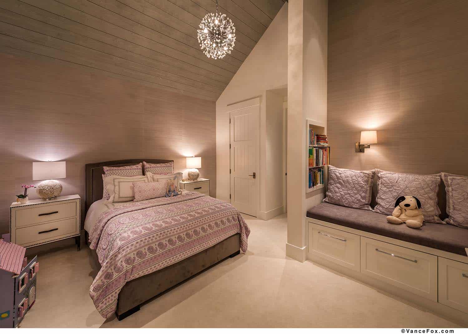 mountain-modern-cabin-bedroom