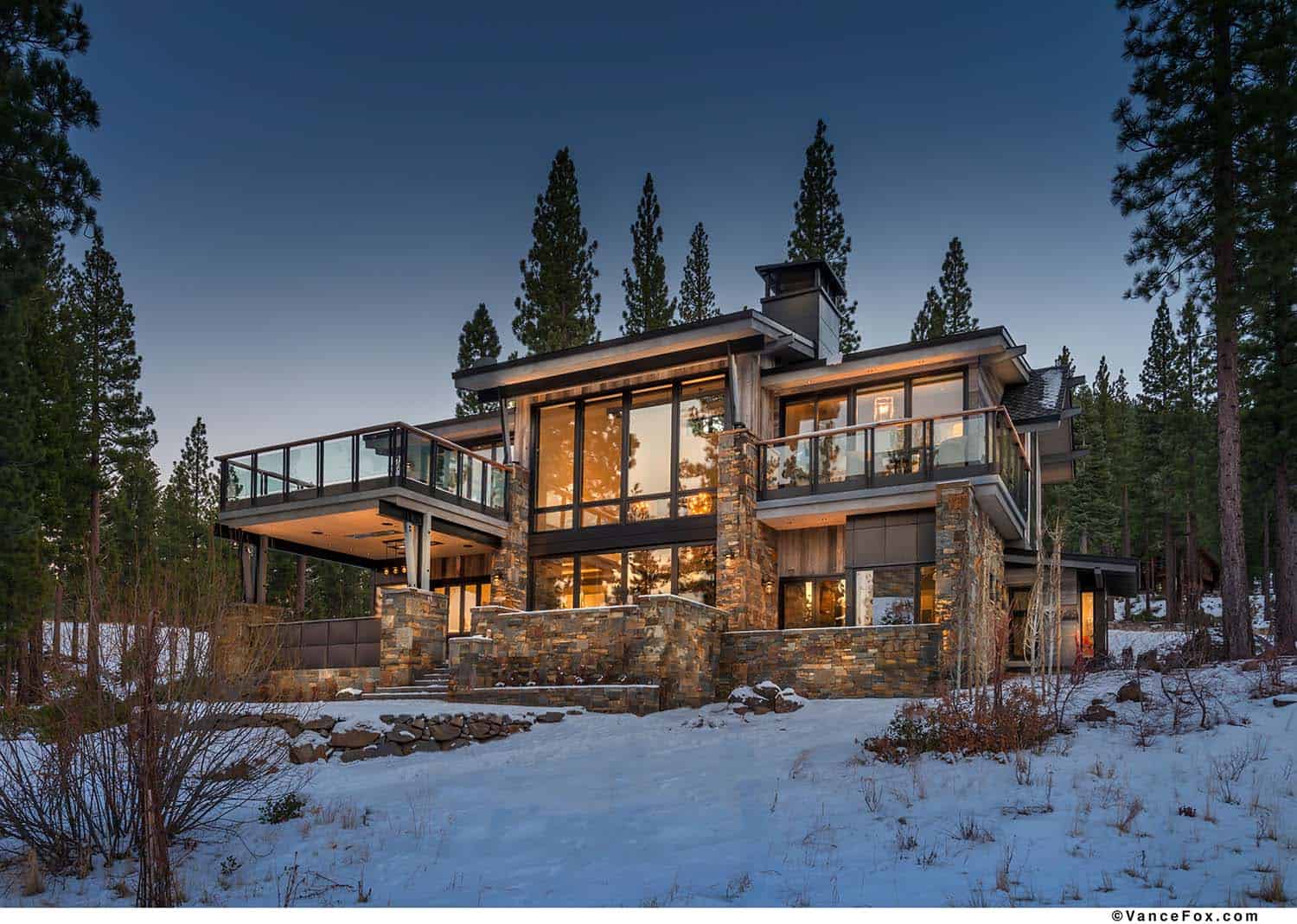 mountain-modern-cabin-exterior