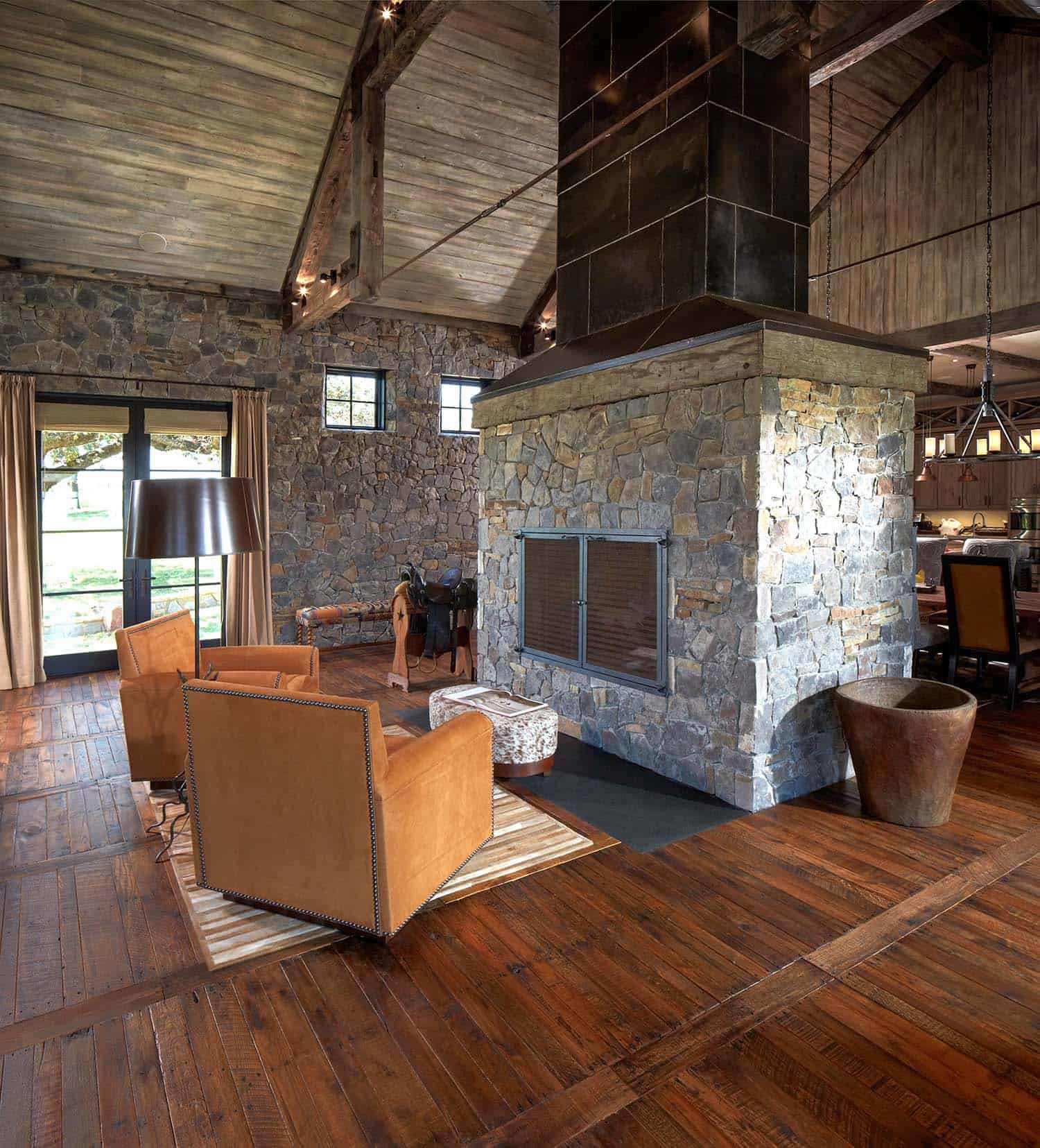 ranch-rustic-family-room